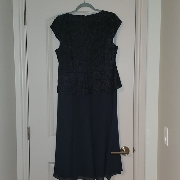 Dress - Picture 4 of 4
